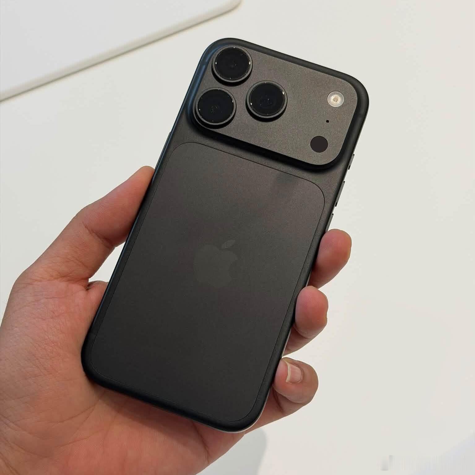 iPhone18Pro新配色iPhone 18 Pro四色上手，你站哪个？先说最