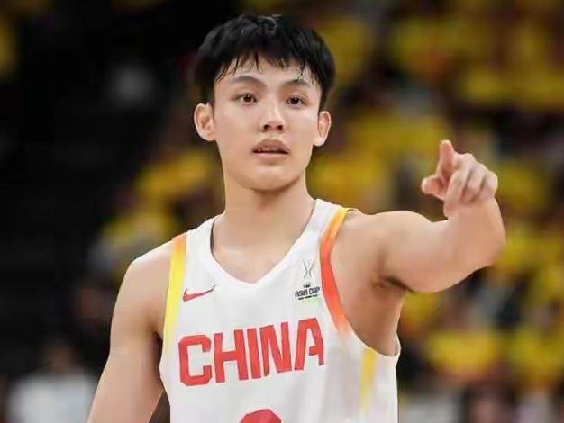 被征召重入国家队？
是不是真的？
看到这个信息有点意外，后卫线国家队现在并不缺，