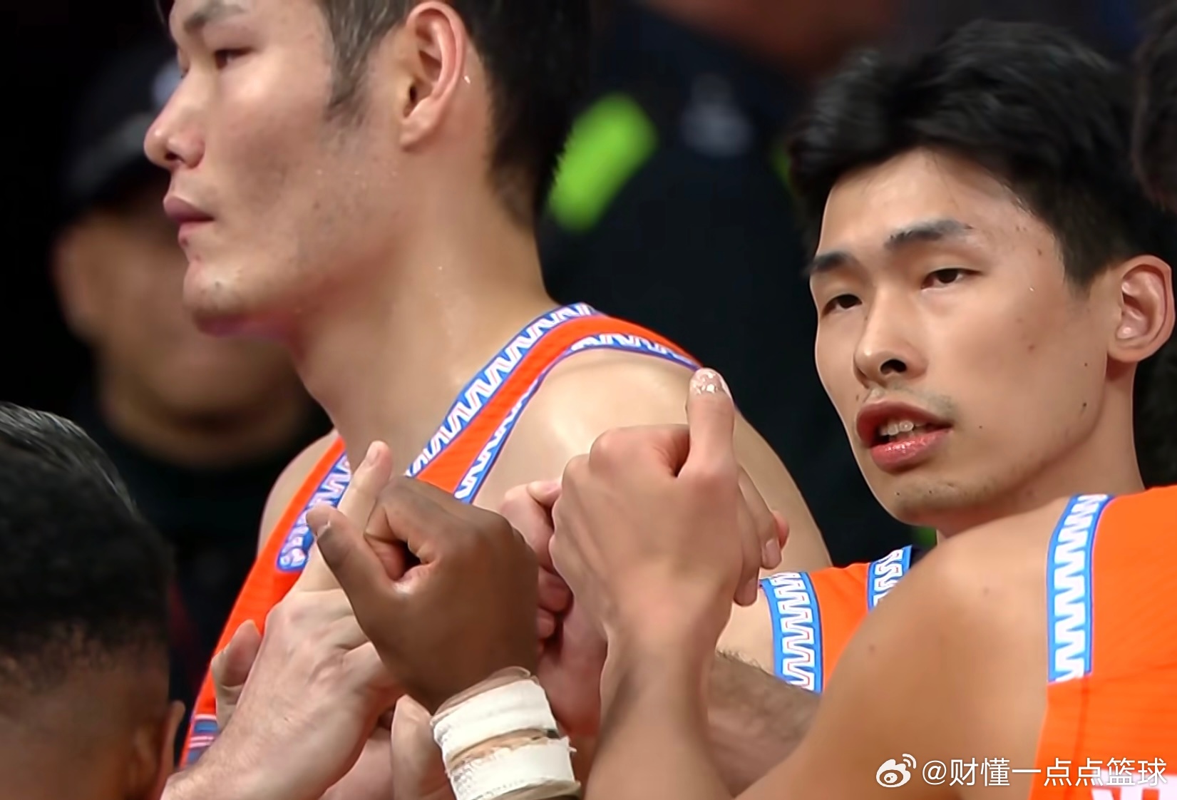 福建男篮第一节打得可以啊，跟北京男篮打得有来有往啊，目前以28比26领先对手2分