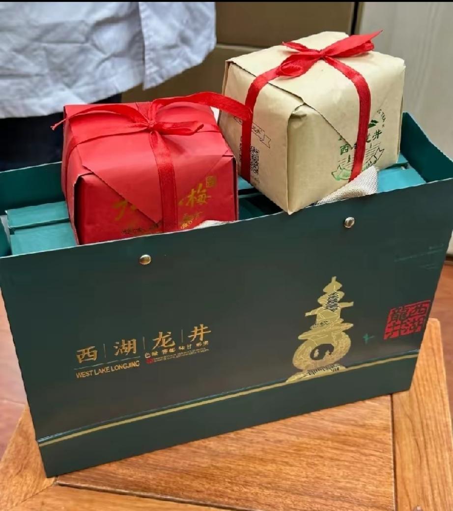 邻里之间最不缺的就是家常小事，可小区里这桩事，短短十天，就经历了天大的反转，让当