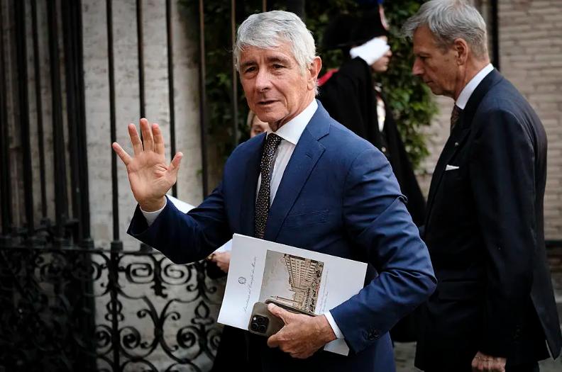 美国谄媚被打脸！为了修补美意关系，美国特使赞波利最近竟然给国际足联出了个“馊主意