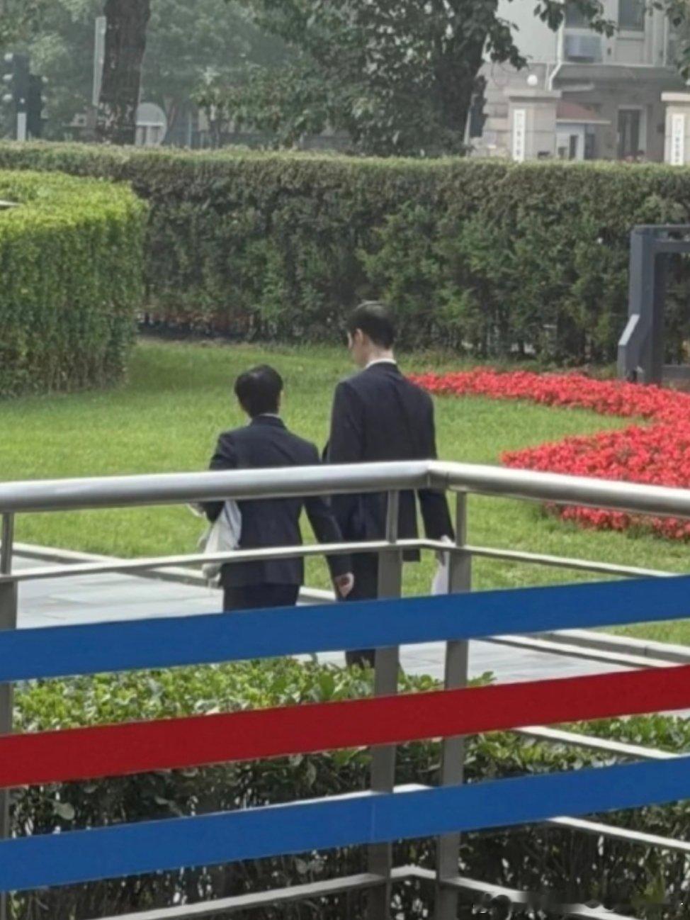 孙颖莎正装 孙颖莎和王励勤身着正装出席活动🤵🏻♀️📷 