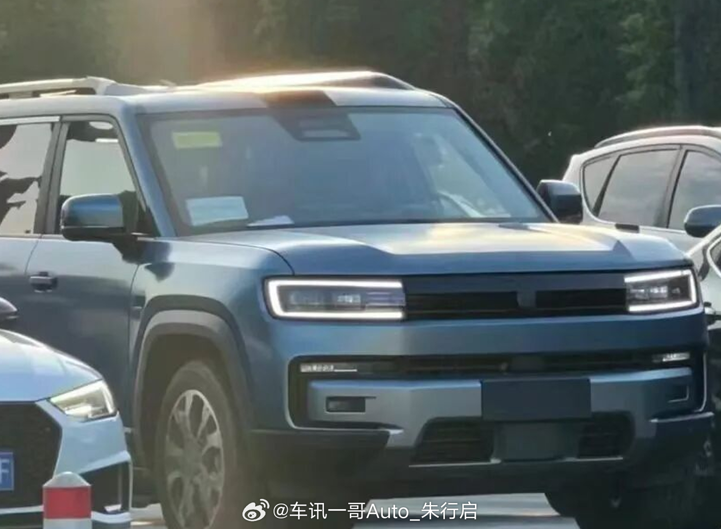 比亚迪钛9实车曝光，近日，我们获取了一张关于比亚迪个性化品牌方程豹钛9的实车照片