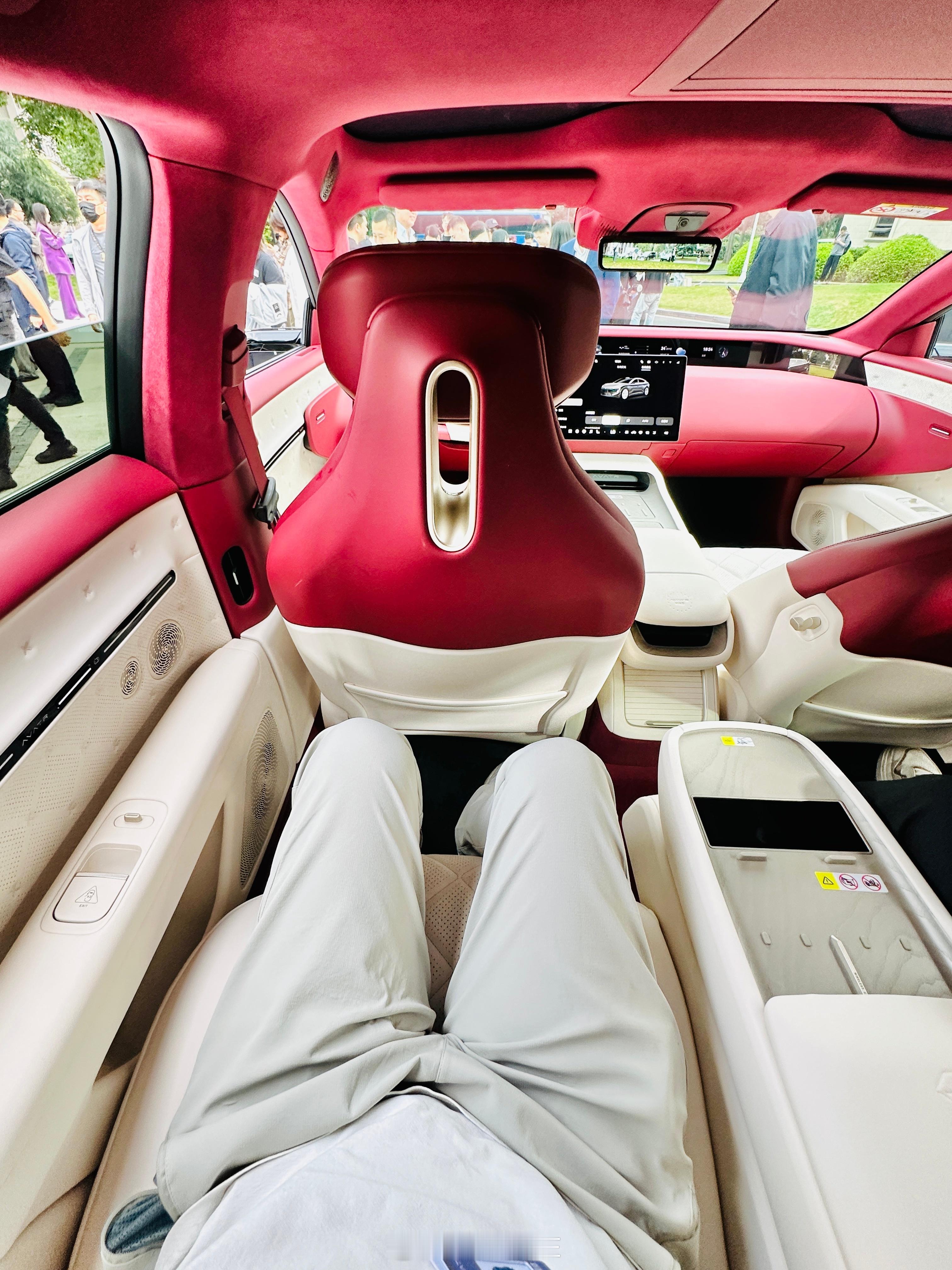 新阿维塔12上市 我看车眼光果然毒啊，直觉感觉这台阿维塔12很不一样，豪华车的质