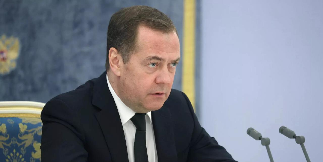 俄罗斯安全会议副主席梅德韦杰夫在评论委内瑞拉局势时，用讽刺的语气，把美军的军事打