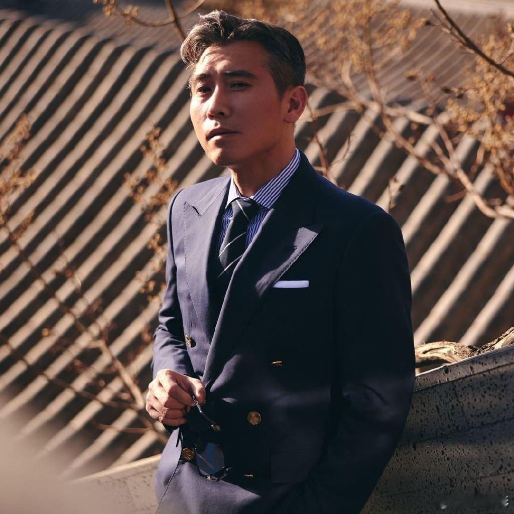 李乃文法拉利老了还是法拉利 李乃文这波扫楼直播我能看十遍！大长腿晃得人眼花，果然