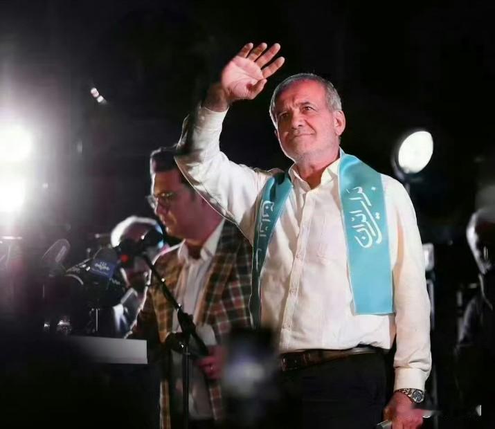 伊朗总统说，伊朗并未寻求发展核武器，为此已准备好接受任何检查。但伊朗坚定捍卫自己