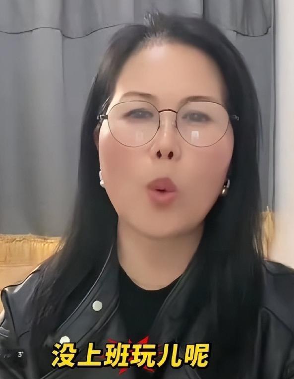 马筱梅太无辜了！对别人的孩子再好，都会被人说区别对待。
 
那么大的小孩，难道要