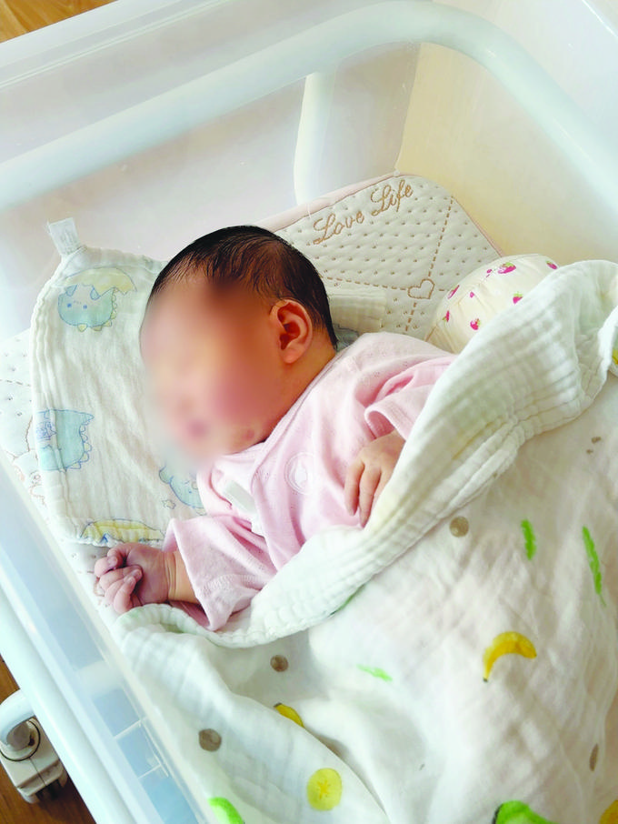 出生才6天的女婴，被抱去喂个奶，就再也没回来。

这不是电视剧，是发生在广州番禺