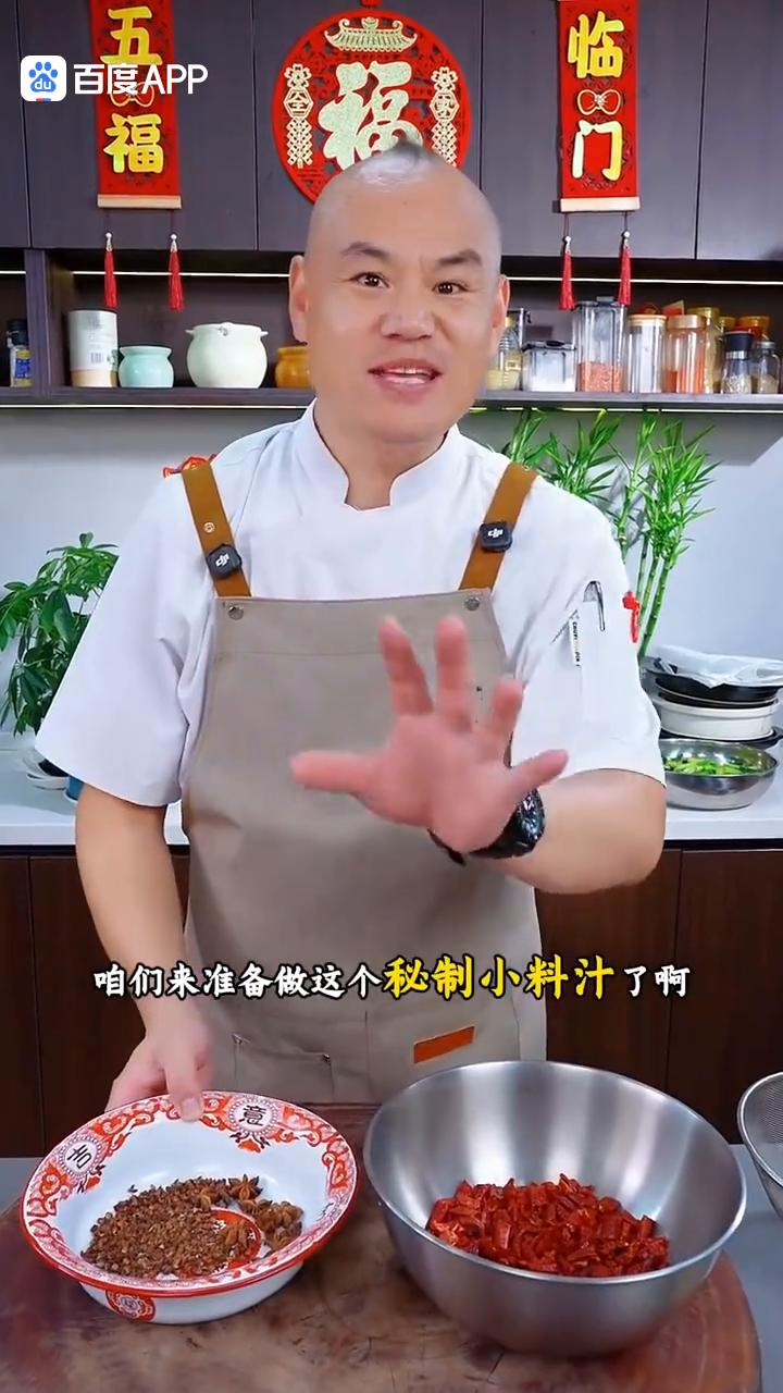 一咬嘎嘣脆的秘制黄瓜小咸菜，做梦都没想到这么好吃，每回腌十斤都不够吃，而且做法还