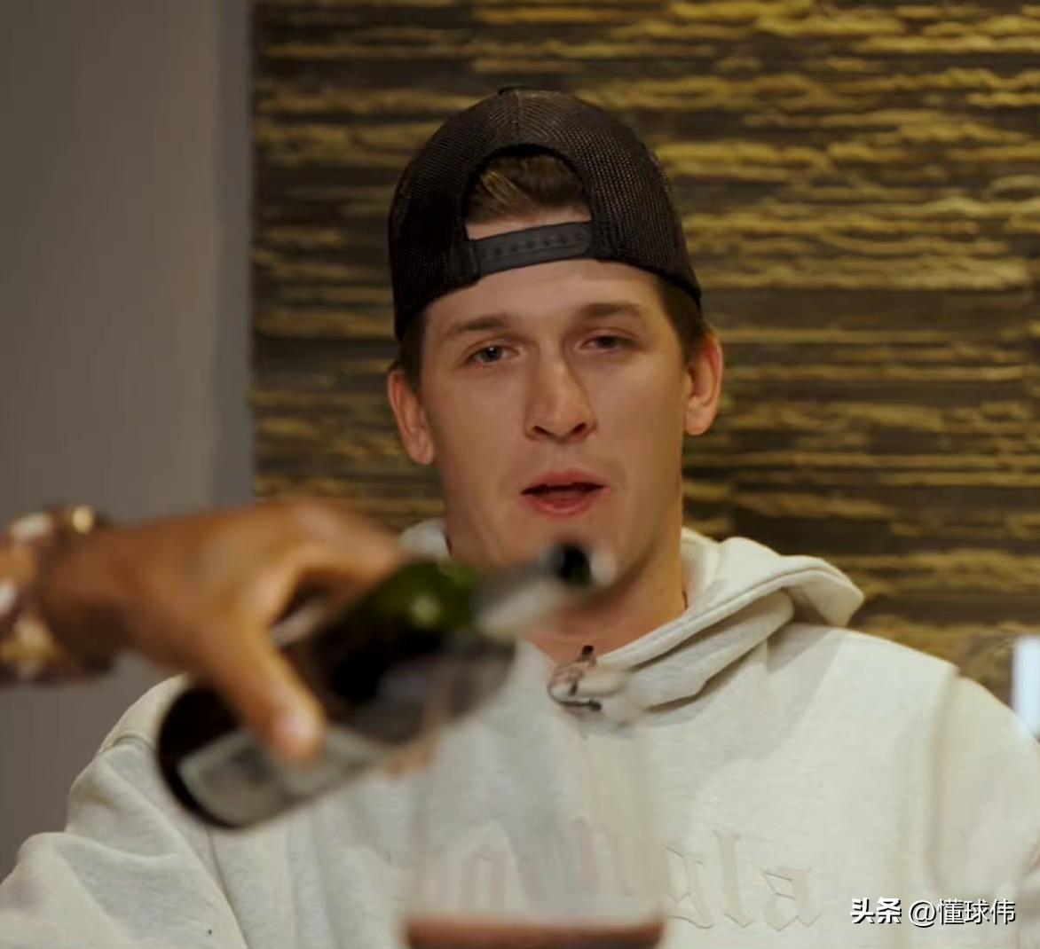 情真意切！里夫斯谈詹姆斯：

“我对勒布朗只有感激。”

“如果我不是在湖人。”