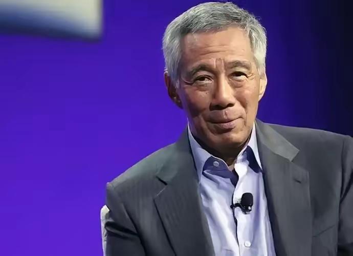 这个人像极了我家邻居老李，大家都叫他二哥，是个打工人，装修工人，经常早出晚归，平