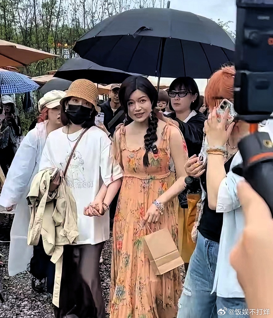 小星星没回台湾读书，不是陈妍希带不走，是她根本不想带。 离婚以后传过好几次要转学