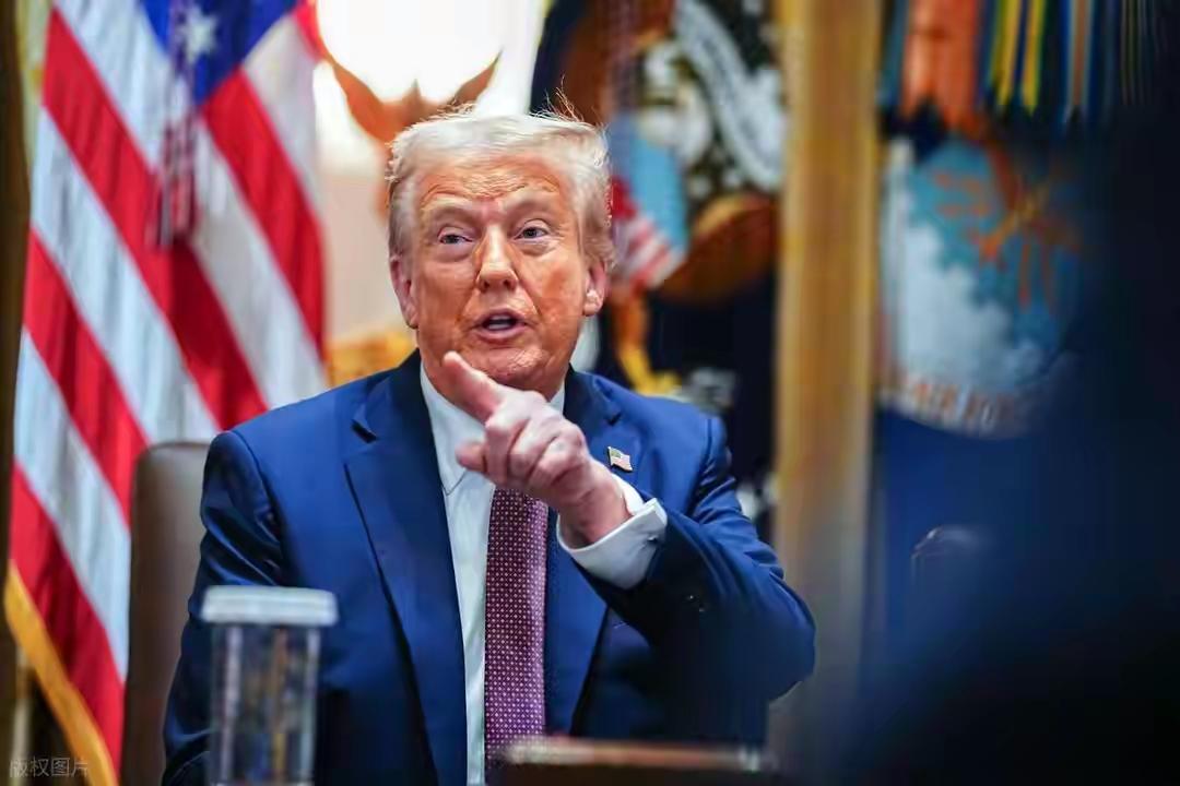 特朗普发出最后通牒：最后给普京两周时间？否则将发动毁灭性制裁