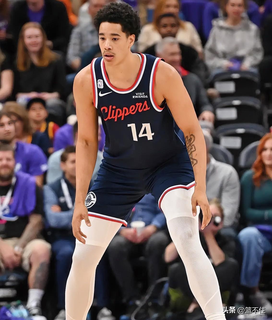 快船大胜步行者，豪泽意外倒下却迎来“大惊喜”。

快船刚致敬完祖巴茨，后起之秀尼