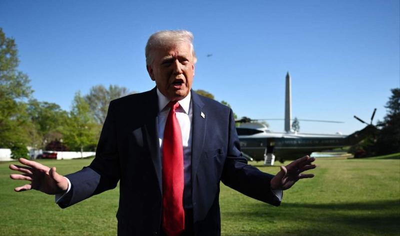 新加坡联合早报今日报道：“针对美国媒体报道指中国准备向伊朗交付武器，美国总统特朗