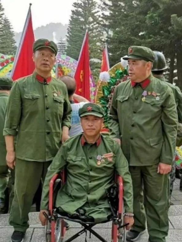 1996年，贵州一保安殴打一名失去双腿的三轮车司机，然而，当警察看到残疾司机的身