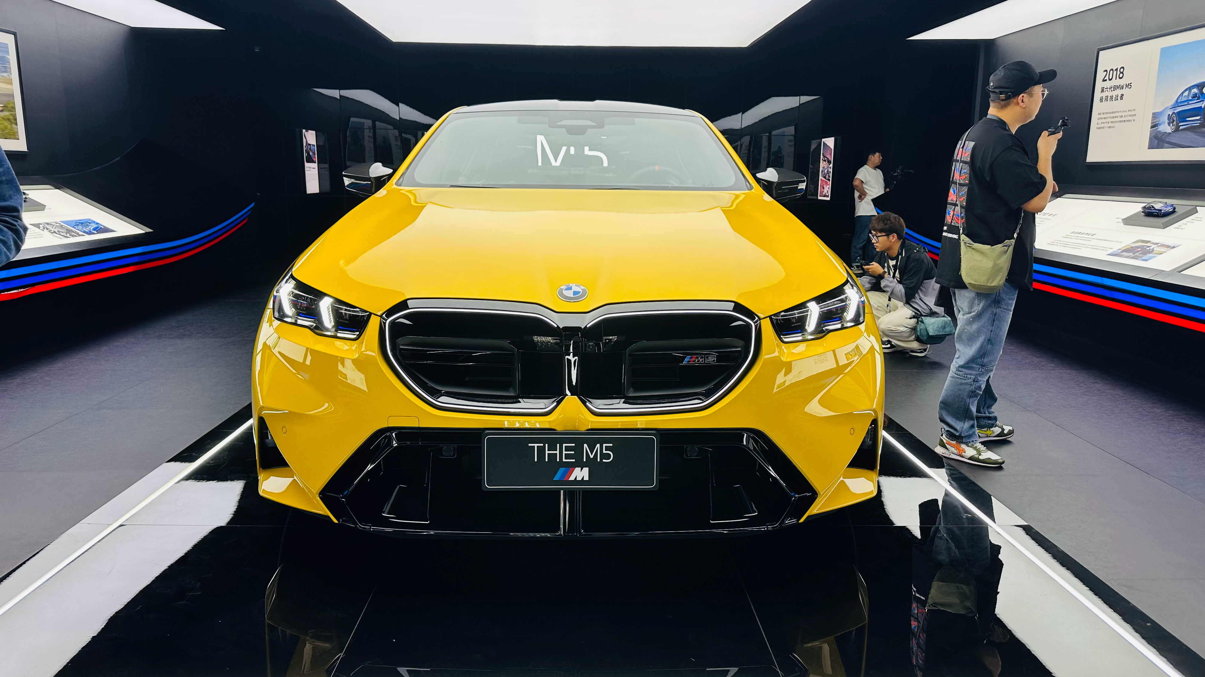 目前在全新BMW M5上看到了两款星标轮胎，也是全新的型号一款是昨天我们下赛道时