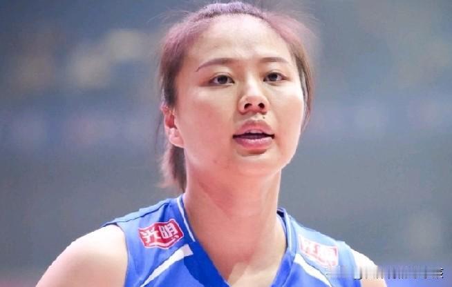 世界女排联赛的赛场上，中国香港站的第二轮比拼当中，中国女排是在实力相对偏弱的乌克