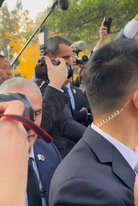 马克龙本次访华，体会到了真正的热情，估计他可能很久没体验过如此受欢迎的感觉了！在