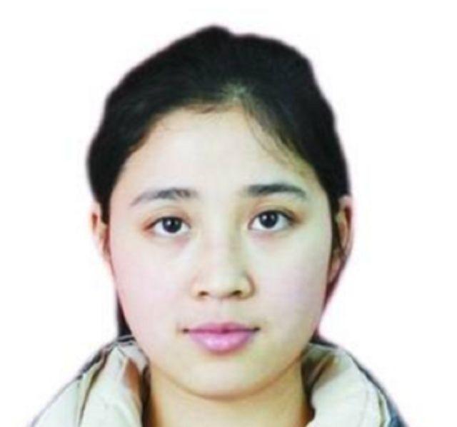 1990年，重庆36岁光棍捡到了一个女婴，不舍吃不舍喝将女孩养大，谁知，养女成年