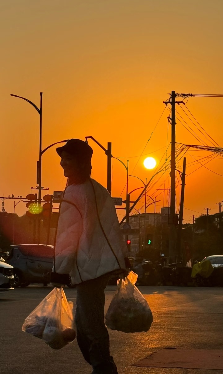 【李云霄冬日OOTD】节气博主李云霄 今天大雪，“节气博主”也更新啦～“今天杭州