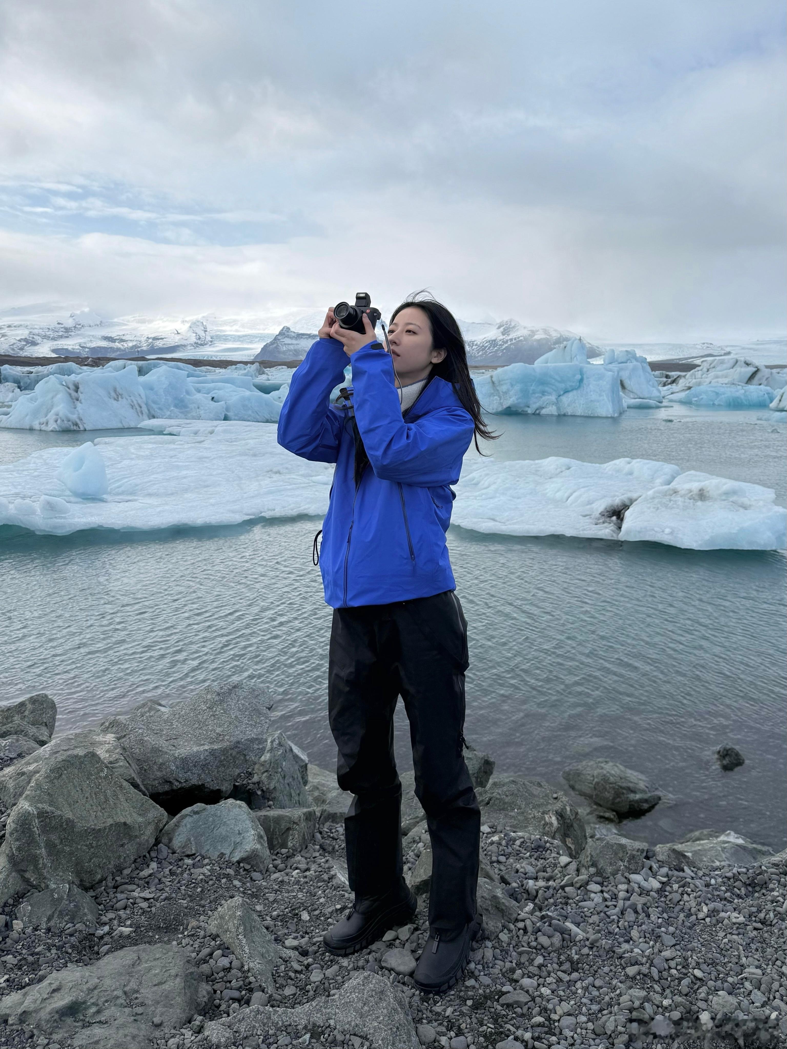 周雨彤 在复制粘贴的时代，你是手写的诗