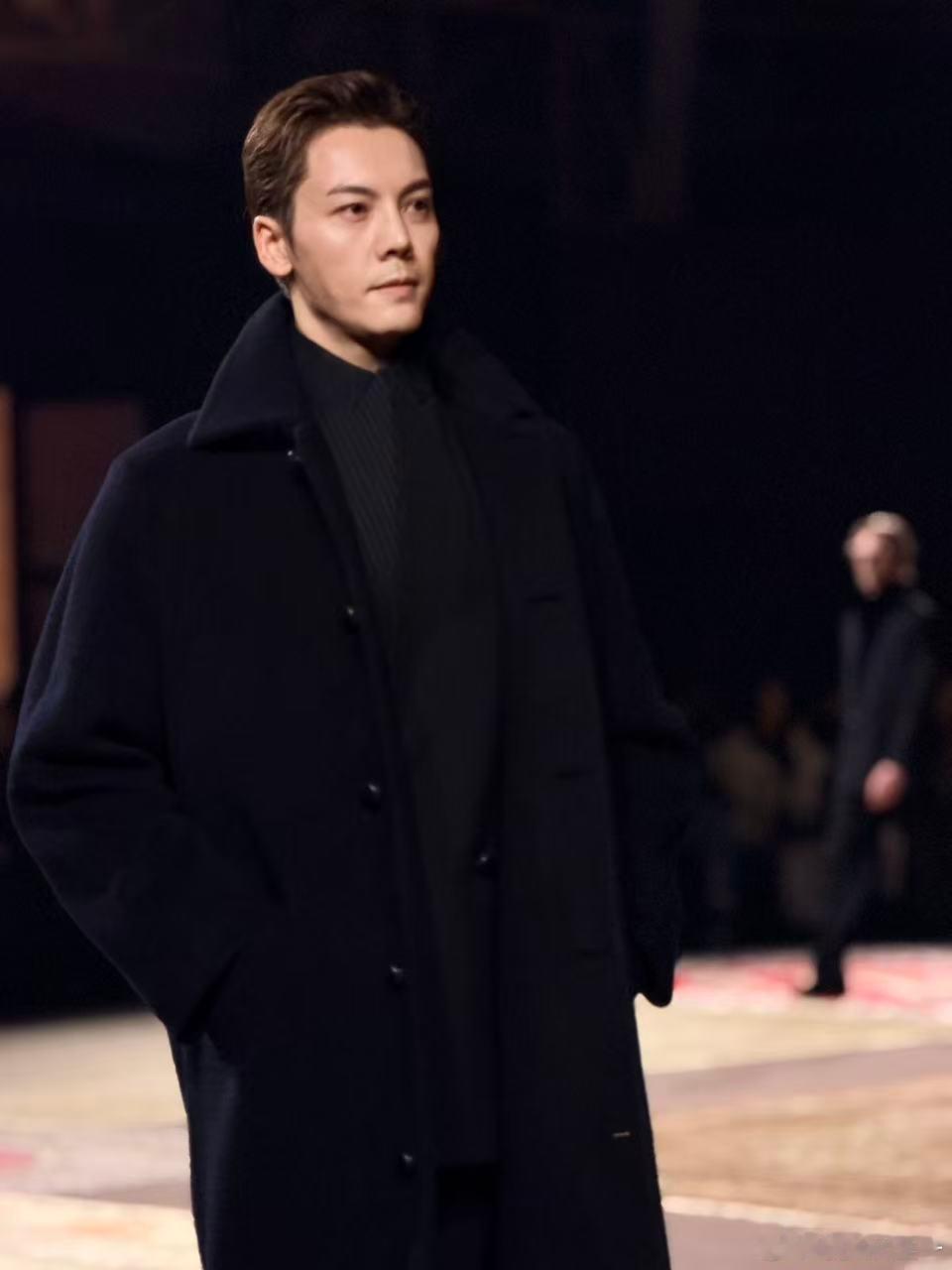 陈伟霆米兰走秀 看到陈伟霆在米兰Zegna大秀走秀，我直接被帅到失语！他营造出的