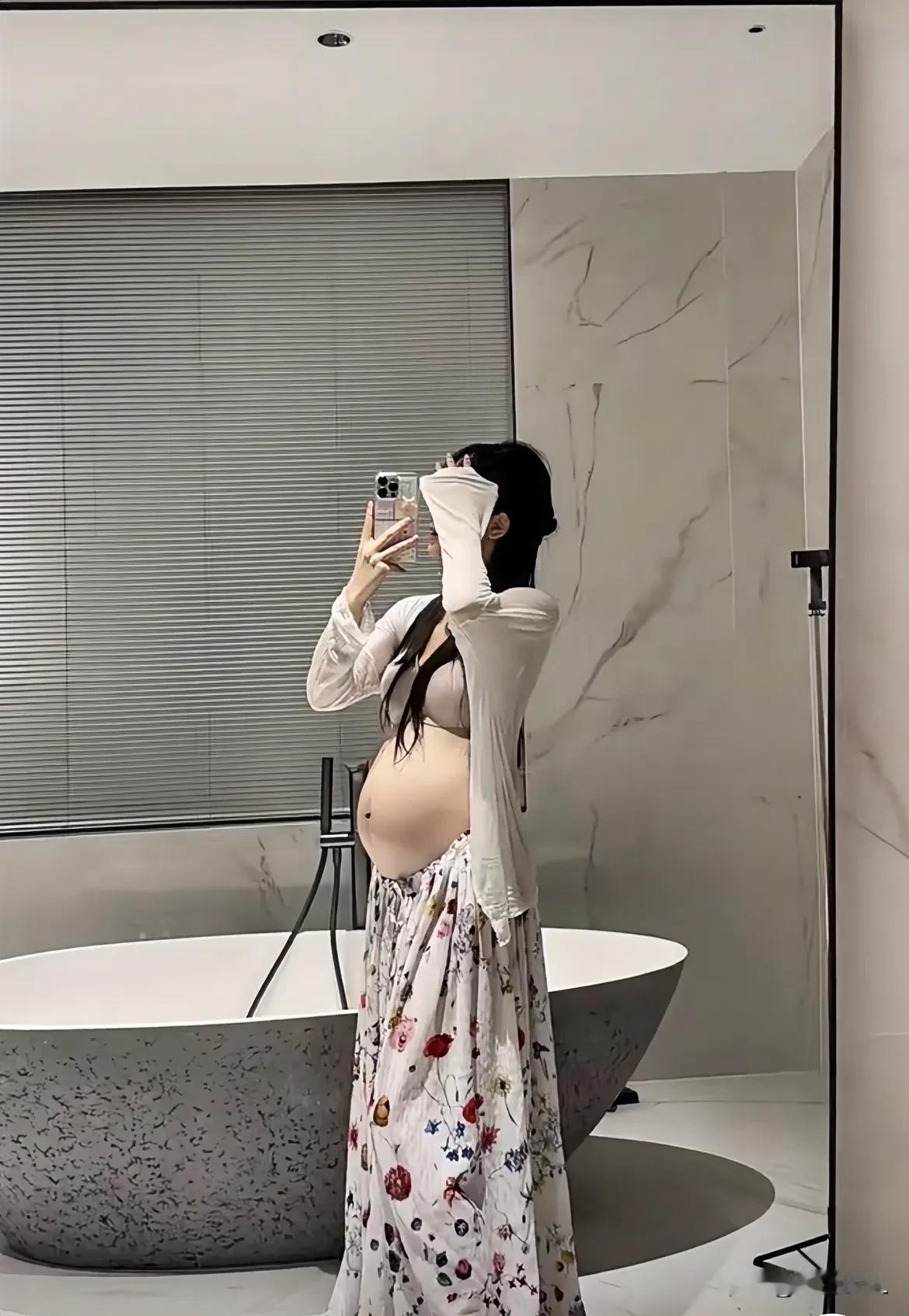 有同事刚才问我说，担心第一胎是儿子，心中不免有些难过。我就问他，你媳妇做过四维了
