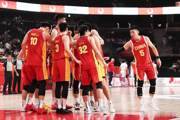 中国男篮vs巴林男篮恭喜中国男篮105-59大胜巴林，拿下小组赛两连胜！整场牢牢