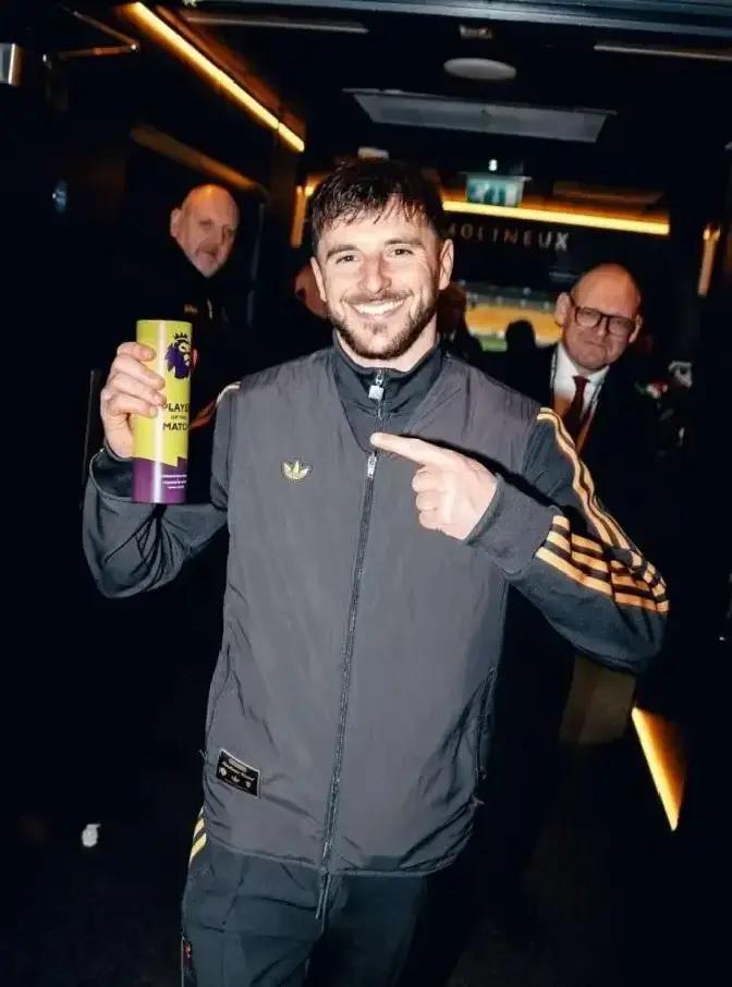 曼联这次算是活明白了。
 
立了个硬规矩：性格有瑕疵的，坚决不要。
 
这一刀切