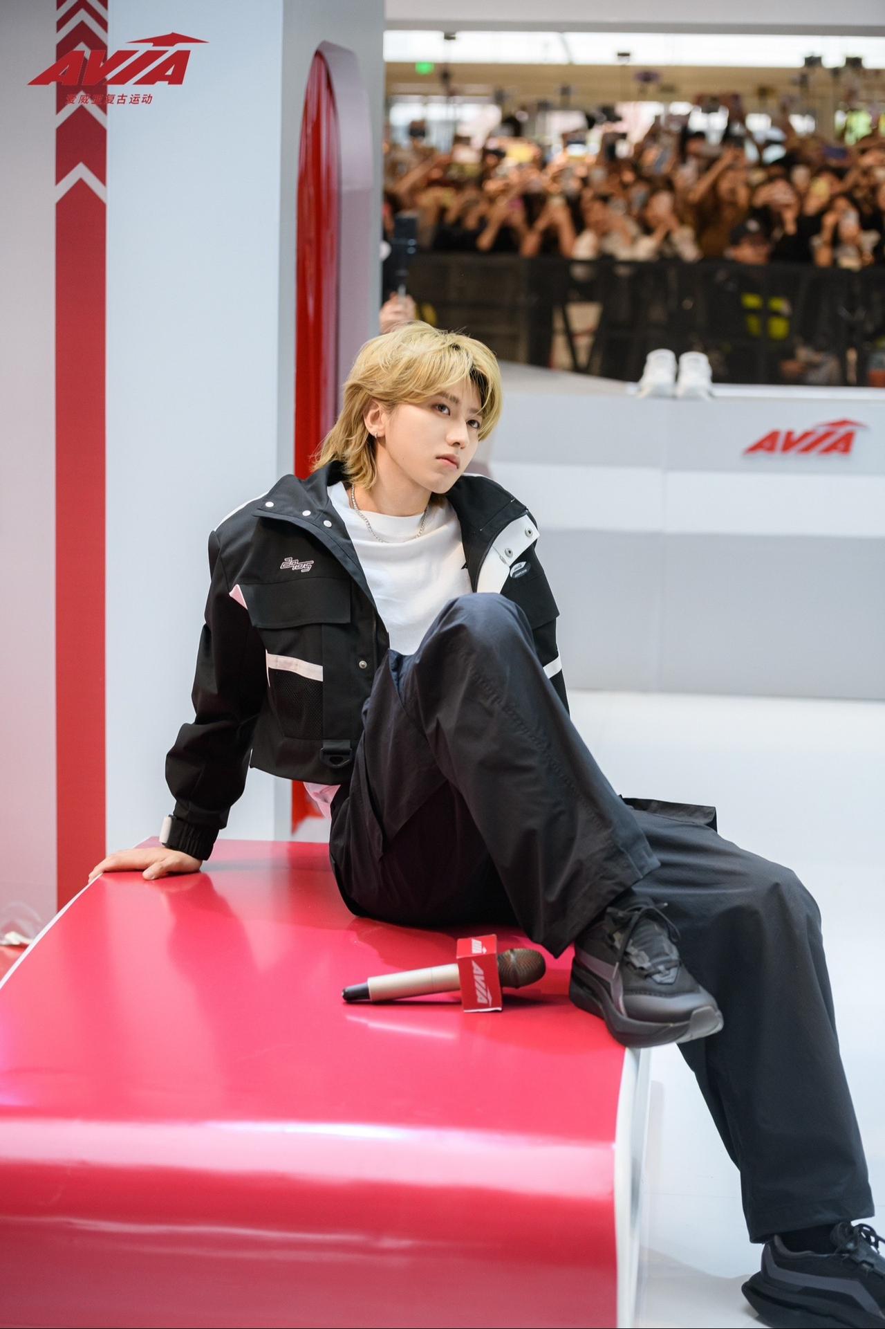 今天KUN 简直火力全开！！！大波美照向ikun袭来

蔡徐坤 
ikun 
向