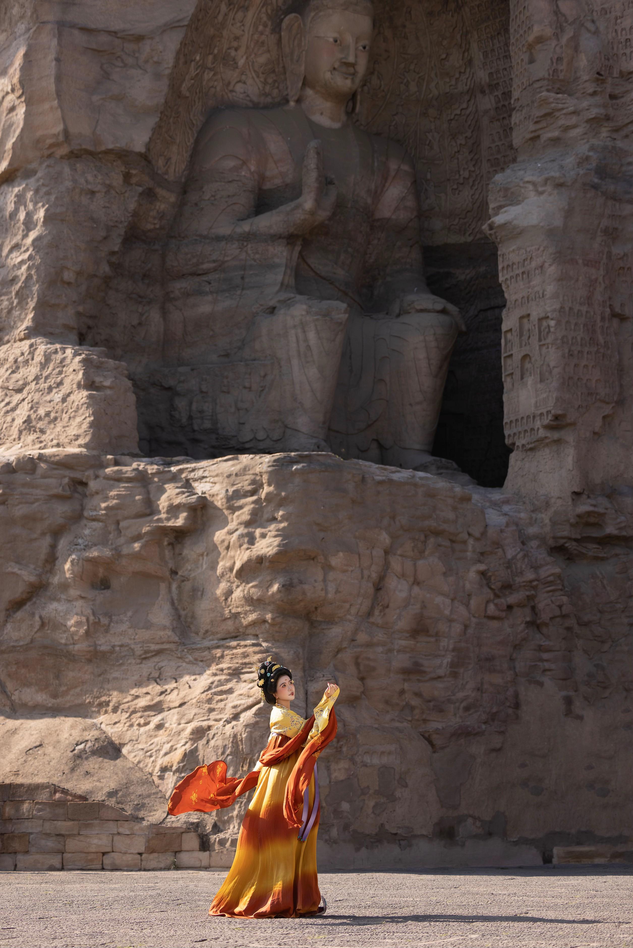 ‘ 每一座石窟、都是无声的遗憾 ’。  去了心心念念的云冈石窟