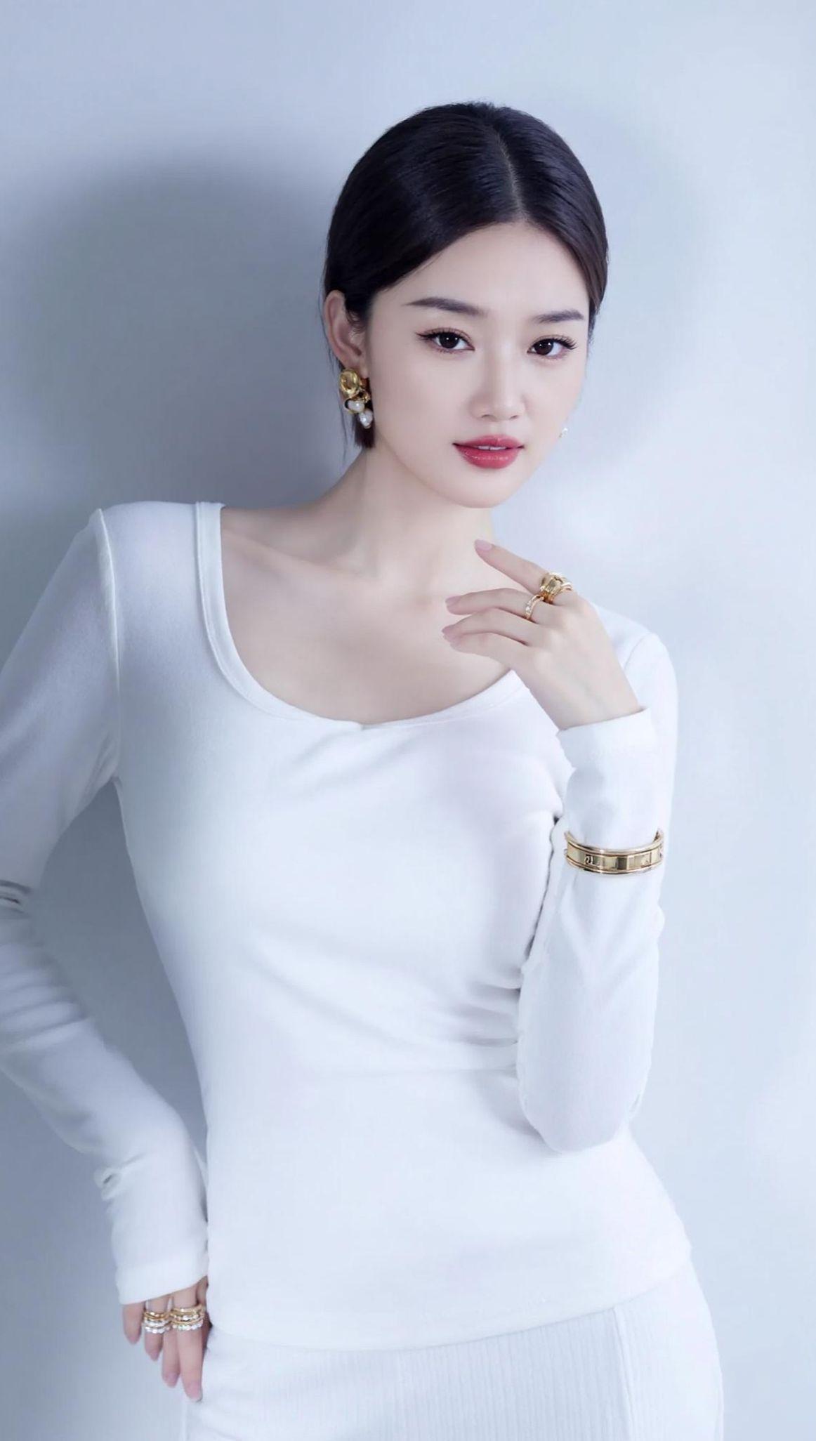 AI极简白裙写真 抖音ai创作