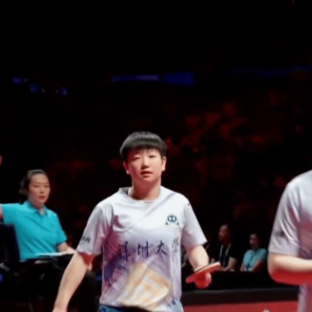 孙颖莎 小莎辛苦啦🫳🏻🫳🏻 ​​​