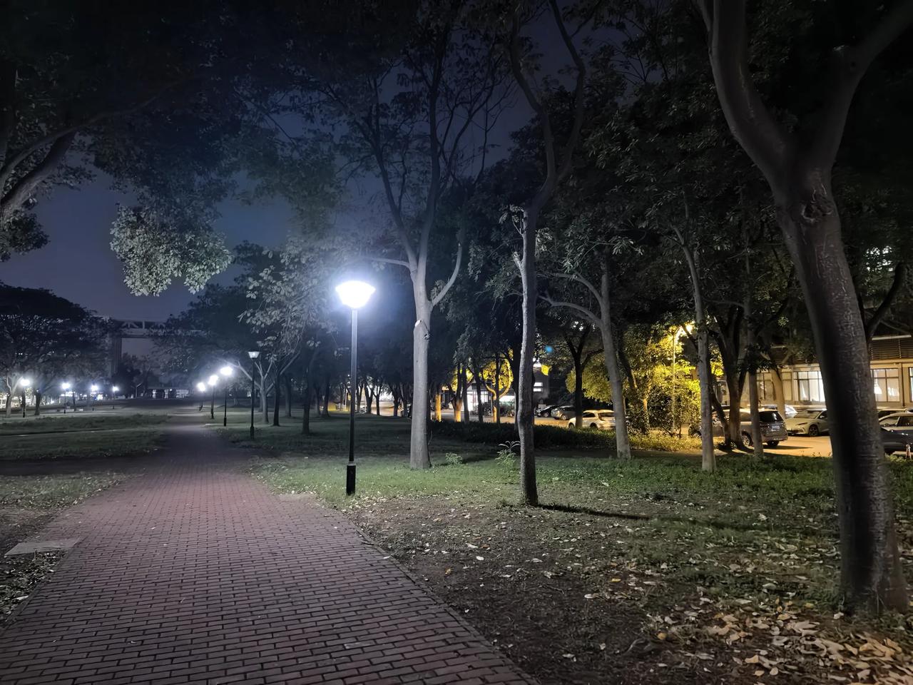 总体而言，出事的人大多是会来事的人。但来的这些事儿，往往不是公事，而是私事。这些