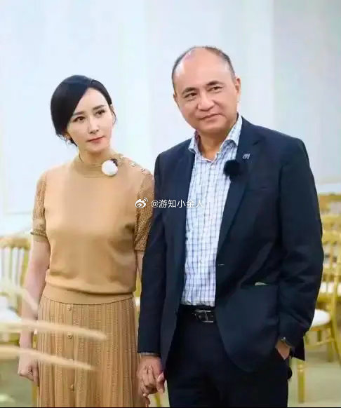 当年，富豪朱兆祥向胡静求婚，胡静说：你大我12岁，咱们不合适。朱兆祥掏出一张卡，