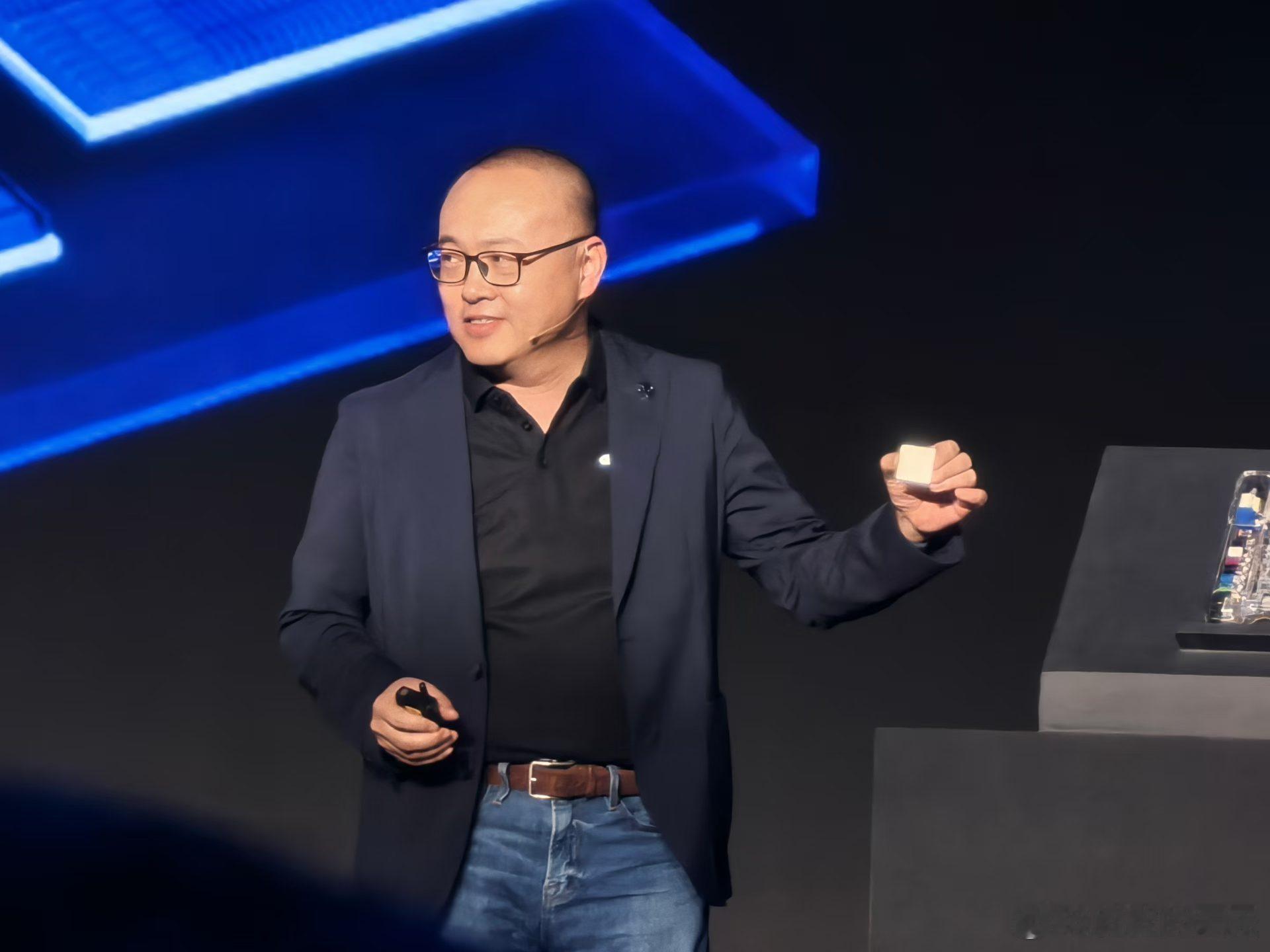 地平线星空芯片，采用5nm工艺，BPU算650TOPS，内存带宽273GB/s（