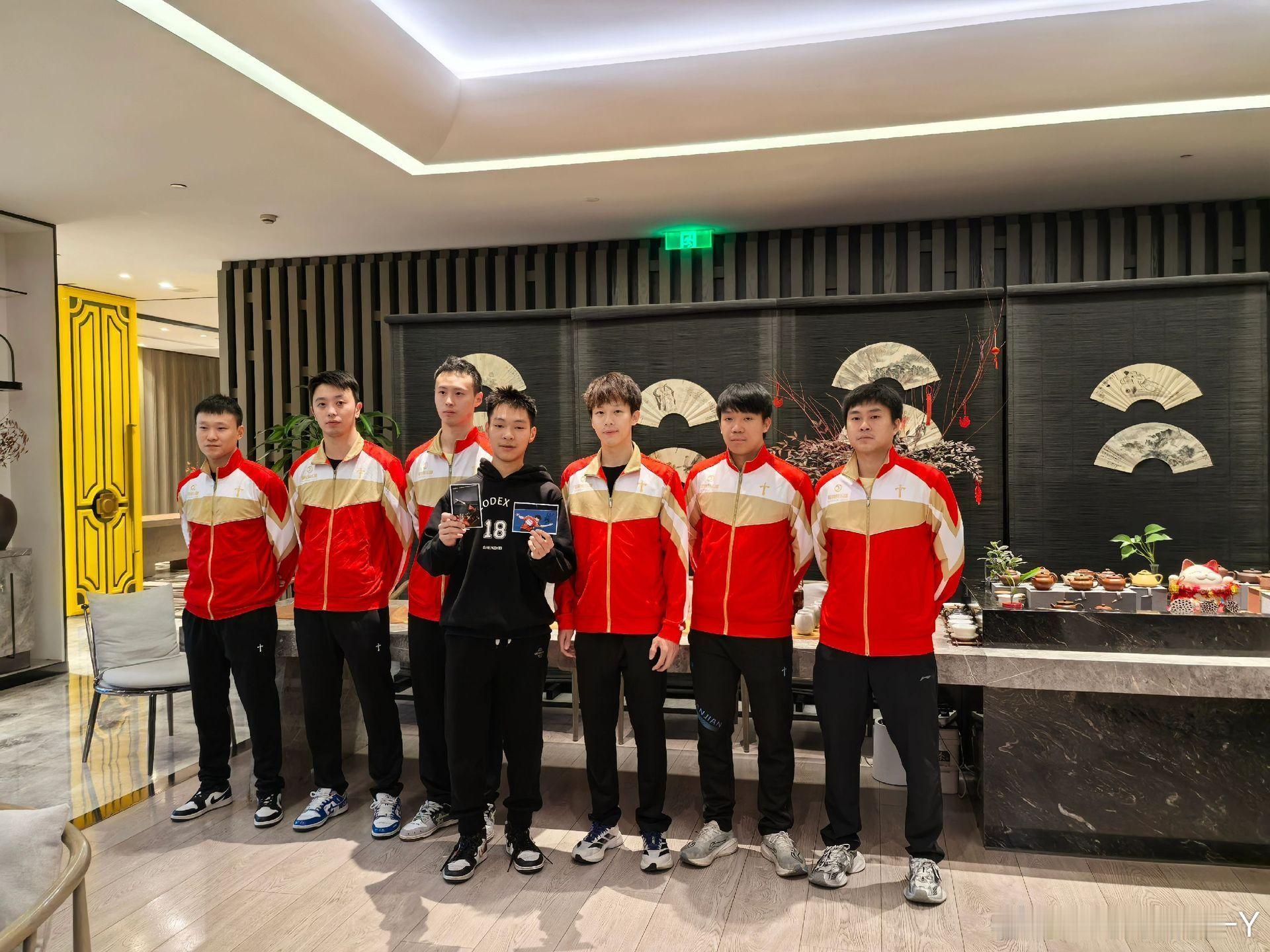 衣服统一了 下一步鞋要统一成Ripstar才对