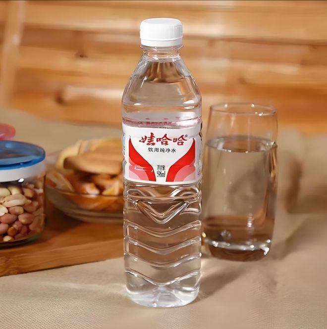 【#知情人士澄清娃哈哈停产#】近日，多家媒体报道，娃哈哈3月26日临时通知，停掉