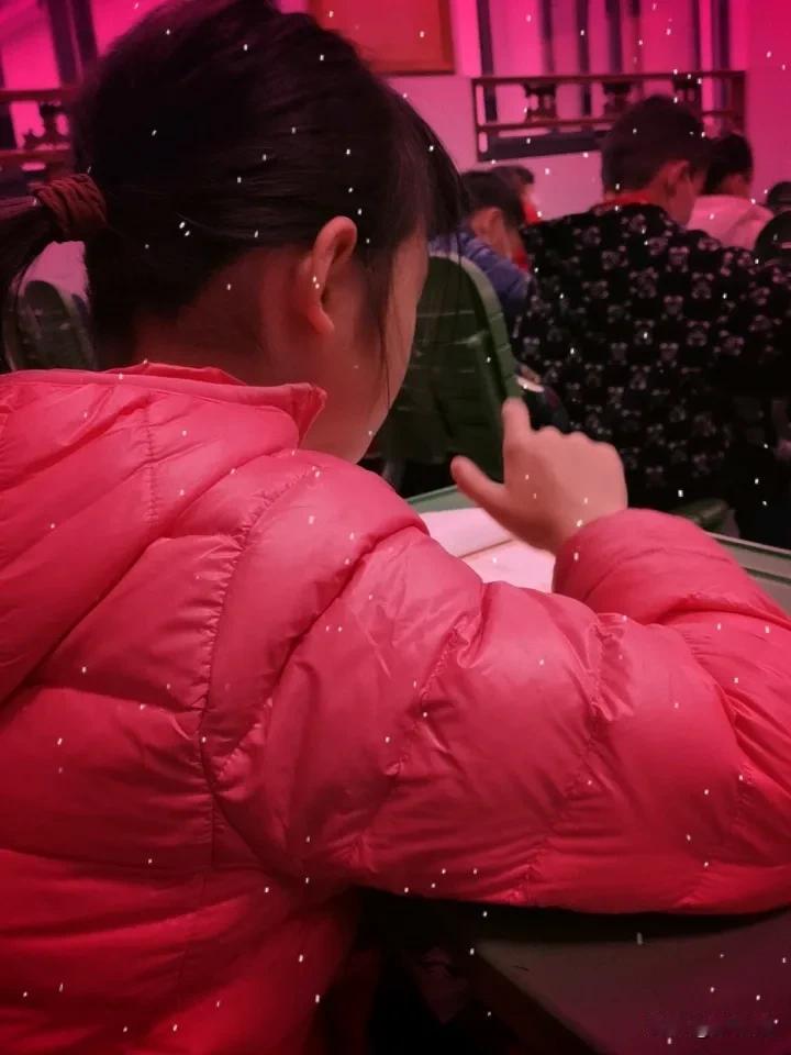 最近小学的流感真的太严重了，一年级6个班，3个班直接停课。
    感觉口罩以后