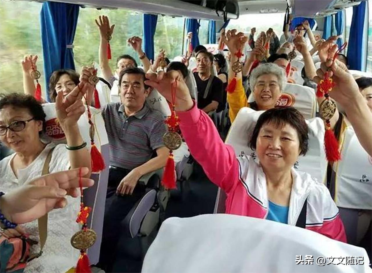 说实话，昨晚央视一出手，云南旅游圈又地震了。

999块钱，六天五晚。还号称纯玩