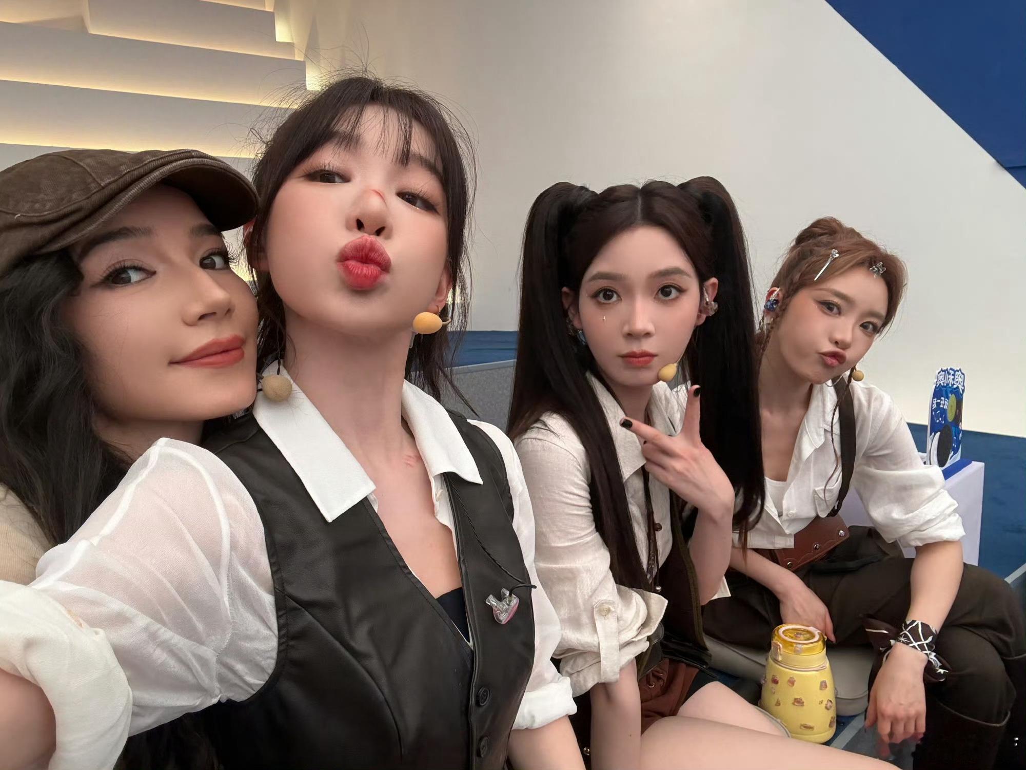 美女们的合照赏心悦目孙怡代斯张月陈瑶徐梦洁合照徐梦洁晒霍元甲组合照