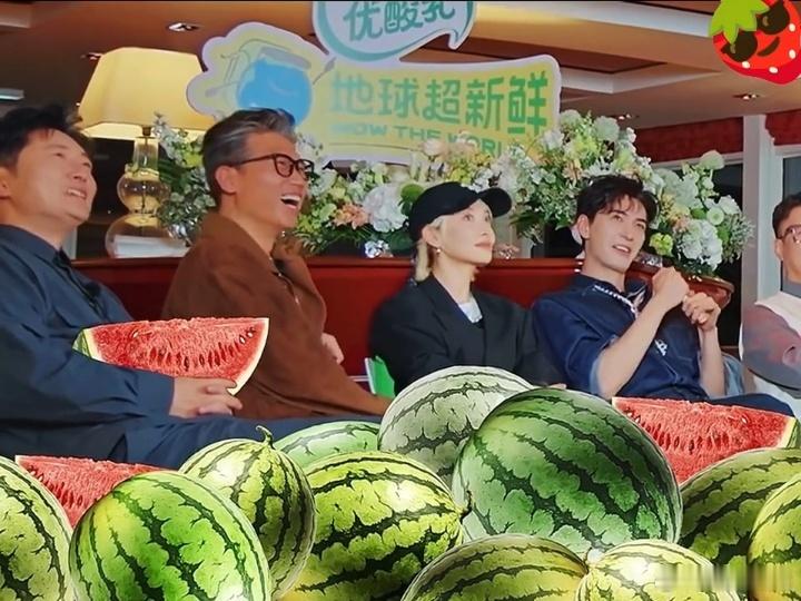 刘宇宁秒回应王玉雯喊夫君刘宇宁嘴在前面飞脑子后面追地球超新鲜嘉宾自在聊天才会诞生