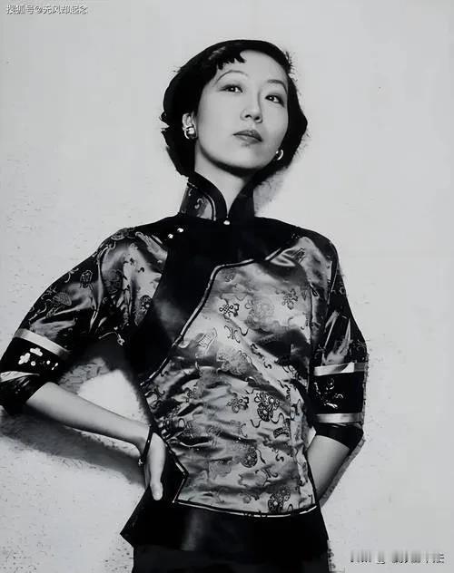 了解张爱玲的经历，你就会理解平鑫涛三个儿女对琼瑶的态度。

张爱玲当年得知父亲将