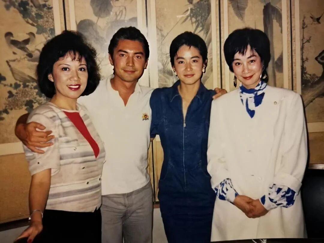 尊龙对记者说：有很多女演员想要跟我生孩子，她们说你不用管，生下来我来管就行。但是