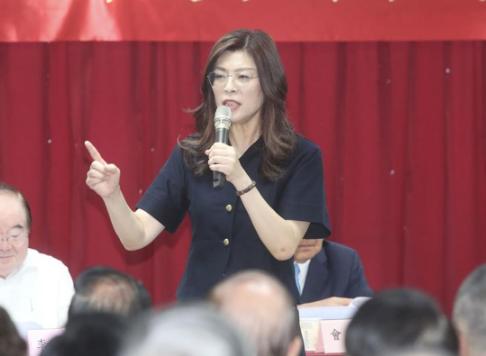 "多管闲事！"7月30日，国民党主席郑丽文宣布，要以个人名义向日本震区捐款。对此