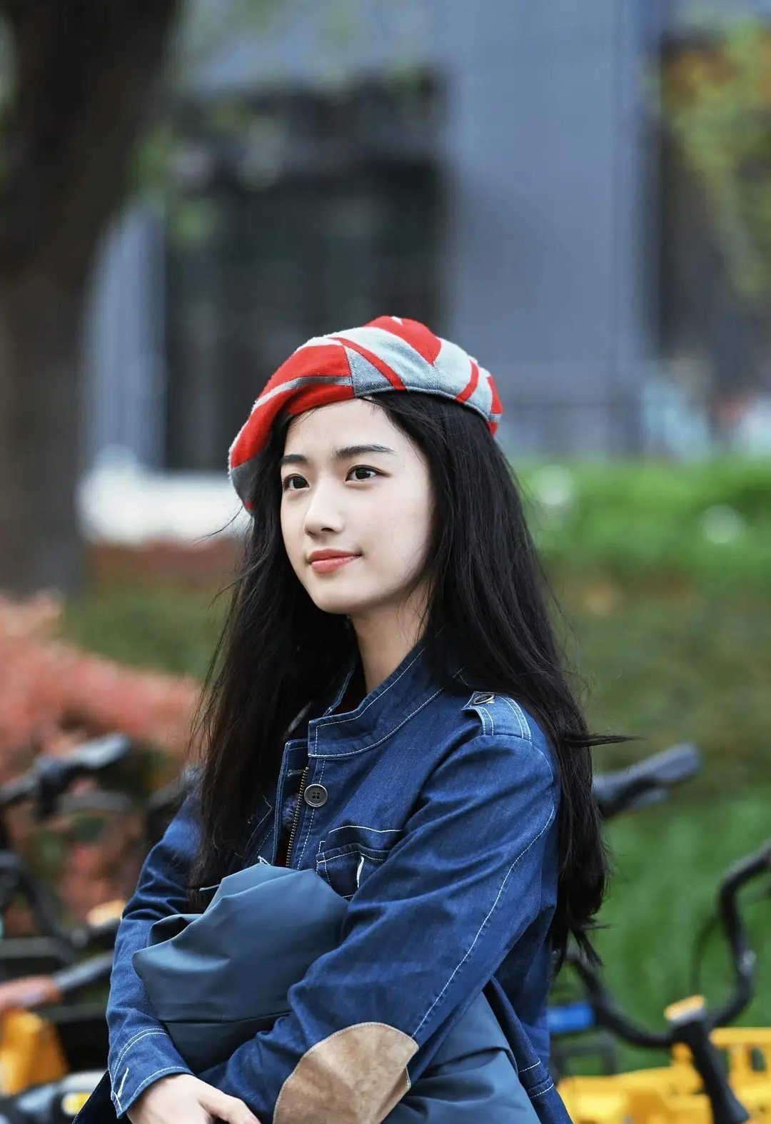 卢昱晓向涵之邓恩熙长得不挺好看的吗？怎么那么多人说她们是普女 ​​​