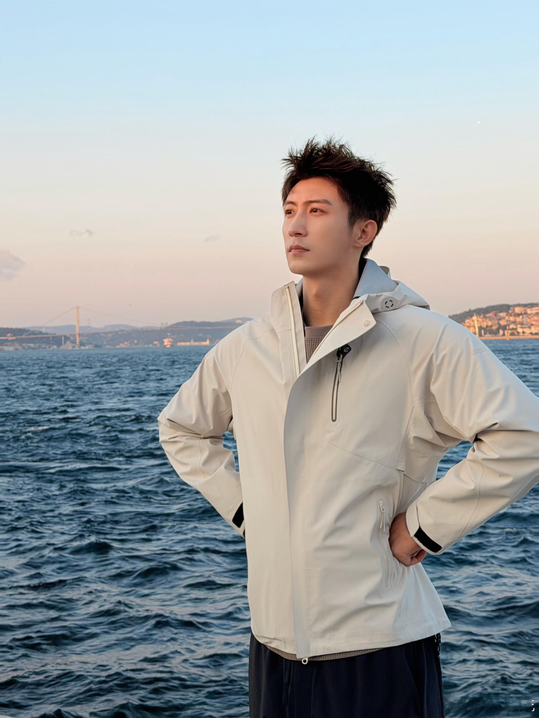 我将持续品鉴黄景瑜的手黄景瑜的手控党有福了，这个青筋好性感 ​​​