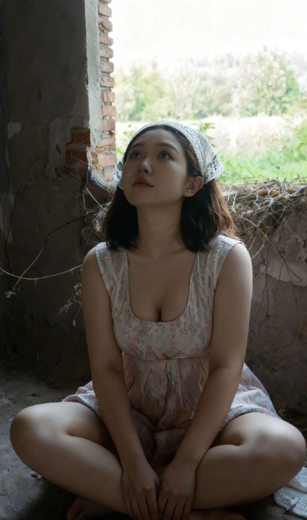 上联：春去花辞树，诚邀下联秋来果满枝。